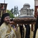 Moastele Sfantului Andrei purtate in procesiune