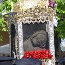 Moastele Sfantului Spiridon purtate in procesiune